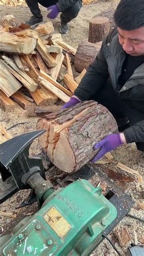 Household two-phase electric wood splitter #woodsplitter #farmingVillage wood splitter #woodsplitter