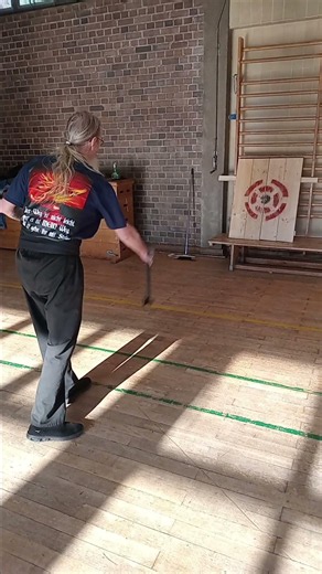 Tomahawk Underhand