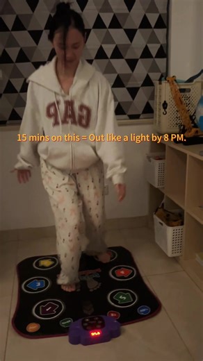 This children's music dance mat connects to your phone via Bluetooth and offers a vast music library for easy playback! Piano mode, level-clearing mode, and rhythm challenge - four gameplay options. Play and exercise at the same time. 20 minutes equals half an hour of outdoor running!