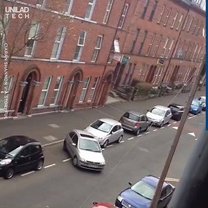Never has parallel parking been such an ordeal! 😂 | UNILAD Tech