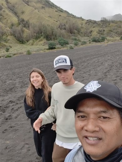 Do you want to go on holiday to Java Island? Come to Tumpak Sewu waterfall, - Mount Bromo - Mount Ijen and find an extraordinary experience in your life. Information on prices and facilities for trip to Tumpak Sewu Waterfall - Madakaripura Waterfall and Bromo and Mount Ijen tours. Please contact Hari 6281233197198 #bromo #mountbromo #ijen #ijencrater #tumpaksewu