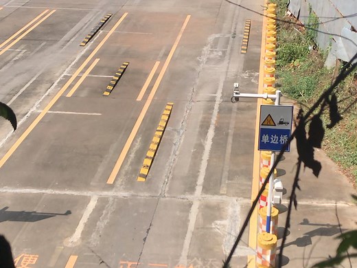 2024年考驾照小车C1c2c6d学车2280元2380包含学费，报名练车打卡接送录资料晒不到太阳的训练场，正规总部直营。拿证时间短过关率99三轮摩托车d