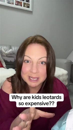 🤸‍♀️ Gogokids Gradient Rhinestone Gymnastics Set for Girls Let her shine with the Gogokids gradient colour rhinestone gymnastics set, designed for comfort, stretch and sparkle. This 3-piece sportswear set includes a matching top, shorts and hairband, making it perfect for gymnastics, dance, cheer, practice or active play. Made from soft, comfortable elastic fabric, this girls’ sports set allows easy movement while staying secure and breathable. The eye-catching gradient colour design with rhine