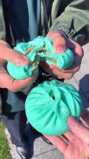 北海道の青い池と地元グルメを楽しむ！