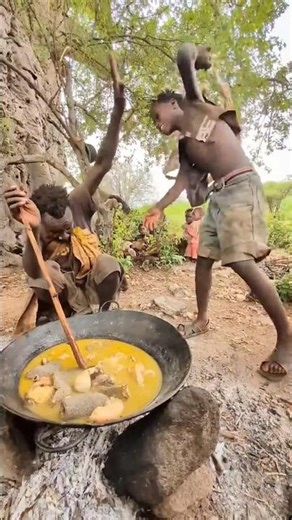 lIf you don't give me food, I'll start 'tape therapy' on you back! 😆”#shortsfeed