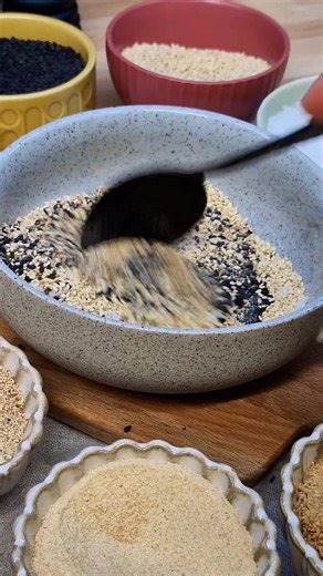 36K views · 289 reactions | The seasoning that makes EVERYTHING taste better! Sprinkle it on avocado toast, hummus, roasted veggies… or even sourdough focaccia  This homemade blend takes just 2 minutes and will level up your kitchen instantly. Recipe in the comments | Taste Spell | Facebook