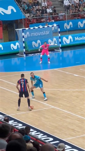 Classic Dyego Zuffo Move 😍🔥 #7futsal w/ @fcbarcelona Futsalshop Roda #futsal #Barcelona #Madrid #Spain