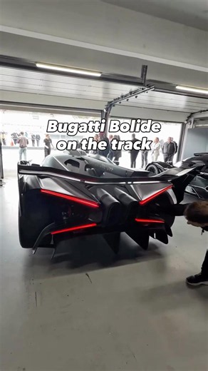 #Bugatti #Bolide on the track! 🔥