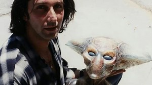 专家解剖外星人时，发现它的大脑，居然长在坚硬的外壳里面！