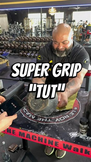 EXTREME GRIP STRENGTH. CONTROLLING A 105 LB KETTLEBELL #gripstrength #armwrestlingworkout #grip