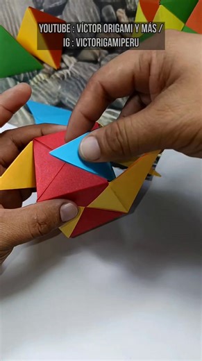 CUBO ORIGAMI Armado a partir de 6 módulos SONOBE. ¿Muy rápido? tutorial a velocidad normal disponible en mi canal de YouTube "VICTOR ORIGAMI Y MÁS" Aprende aquí: https://youtu.be/M6U91ZLevPA . . Música: Título: Tropic Dreams (Instrumental) Artista: Adam Griffith . #origami #cubomodular #kusudama #modularcube #origamimodular #papiroflexia #foldingpaper #victorigamiperu #victororigamiymas #victorigami @destacar | Victor Saavedra