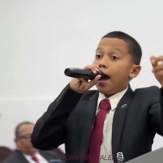 Jovem Louva e igreja sente a presença de Deus