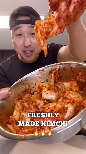 KOREAN-AMERICAN CHEF 🇰🇷 🇺🇸 on Instagram: "Kimchi Recipe!! 🔥👨🏻‍🍳🥬 Freshly made kimchi This is different than the fermented kimchi. This is more like KIMCHI SALAD where it’s freshly made to serve known as the Geotjeori. Typically you’ll get this type of kimchi as a side dish or with your hand-cut noodles (Kalguksu). BCD is def known for their freshly made kimchi. It was hard to edit this down to 60 second but let me know if you want me to drop the full version here. Hope you enjoy!! Peace