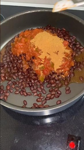 Black bean stuffed bell peppers #highfiberfoods #highprotein #quickandeasyrecipe #cooking