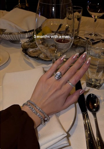 We choose wisely🥹 And gently share the contact of exquisite jewelry at a very accessible price with your man @Jeulia Jewelry Official especially when Valentine’s Day just around the corner💘 Link & discount code in my IG:@eleonor.lauren highlights “Links⚜️” #fashionblogger #rings #valentinesday