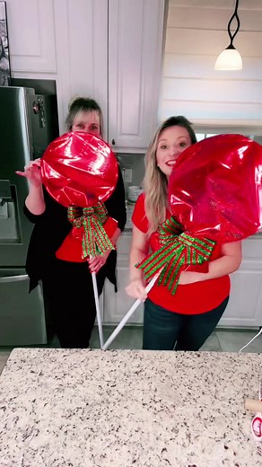 🎄🎄🎄$4 DIY Christmas Lollipop (Dollar Tree) #diy #Christmas #lollipop #dollartree #crafts #fyp #viral #BetterTogetherChallenge #motherdaughter