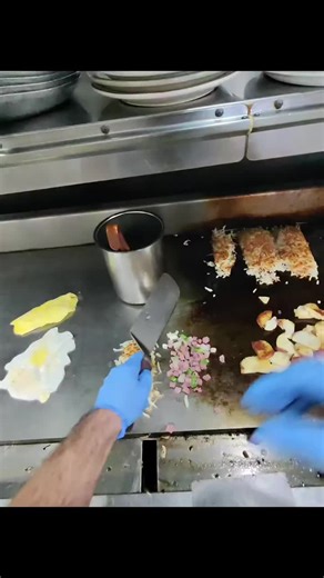 Line cooking!! The definition of multitasking! What can we cook for you?? #linecook. #LinecookPov #breakfast