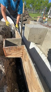 6.9K views · 19 reactions | Special request from the log crew 蝹✅ . . 50,000 lbs of logs go on this wall 勞This was an added detail not in the prints to create a spot for a cross section of logs to sit and not twist. . . #concretedesign #concreteforming #concretefinisher #concretewalls #concreteconstruction #concretecontractor #concretejungle #concreteartisan #concretework #concrete #icfconstruction #icf #customconcrete #loghomes #logbuilding | Hummel Concrete | Facebook