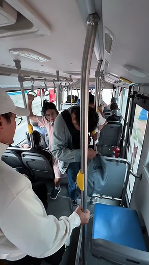 FK - Taking a pregnant woman’s seat on the bus ends badly | FEEL KIND