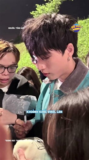 HIEUTHUHAI still sells albums during the holiday, and coincidentally meets fans at various check-...
