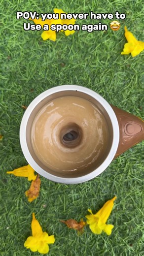 Perfectly Blended Drinks with the Self-Stirring Mug