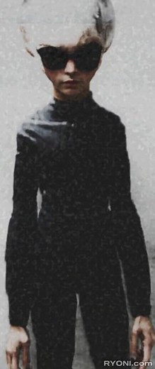 Alien Skinny Bob Walks the Runway?! 👽💅