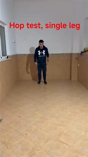 Hop test. Single leg and Triple crossover