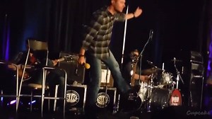 48K views · 1.9K reactions | Jensen Ackles & Jared Padalecki "Hula hoop dance" Credit (Youtube) : Cupcake | J² for ever | Facebook