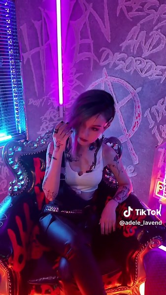 TikTokでAdele Lavendさんをチェック！