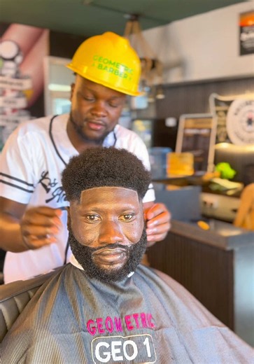 Replying to @Bivon Deliverer I will always support Mzee matulinga💪💪💪#geometricbarber #barber #barbershop