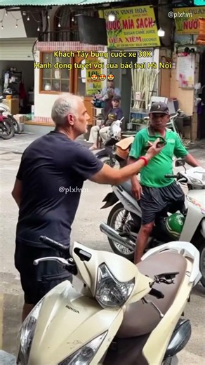 Foreigner skips out on a 30K fare and the wonderful act of a Hanoi man😍 #gooddeed #shipper #shorts