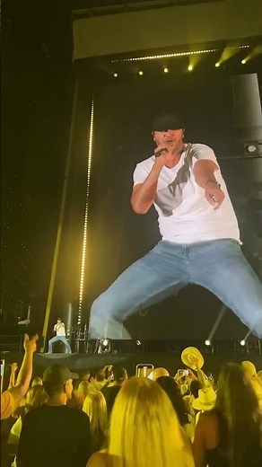 Luke Bryan Performing “Country Girl (Shake It For Me)” CMA Fest 2025 #lukebryan #cmafest #country