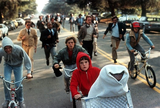 ET.'s Henry Thomas gives rare interview on child stardom difficulties