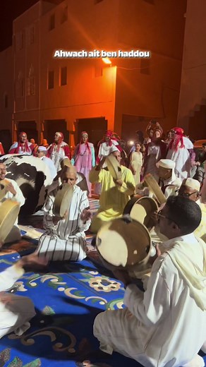 Ahwach: La Danse Traditionnelle des Imazighen