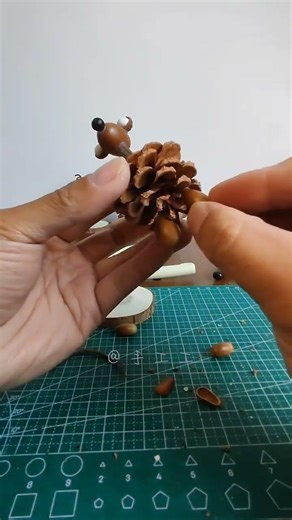 Handmade Sloth DIY: Transform Waste into Art