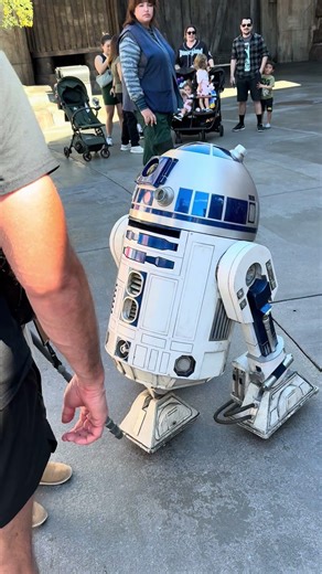 R2D2 at Star Wars Land Disneyland