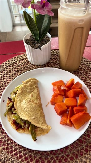 Lo que como en un dia fácil, rico y saludable Mañana : quesadilla de avena rellena de chorizo de pollo y nopales Medio día : ensalada de atún con pasta fusili Noche : sandwich de picadillo #lifestyle #parati #comidasaludable #recetassaludables #loquecomoenundia