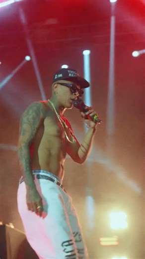 C-Kan on Instagram: "Ciudad de México 🇲🇽 pude haberme parado en ese escenario sin decir una sola palabra y ustedes dan el show completo! Han sido años y desde el inicio la capital del país es la que más escucha Rap no lo digo yo sino las estadísticas. Los toquines del bombay, cantar en el tianguis de Tepito. No le puedo mentir a la gente que miro crecer mi carrera.. La leyenda viva, el rap más real de 🇲🇽 Estoy experimentando con este formato de un videojuego en vivo en mi show 🎮 Así que qui