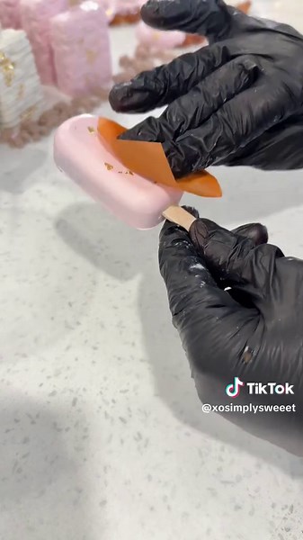 Homemade Chocolate Dessert Inspo: Easy Chocolate Dipped Treat Recipes