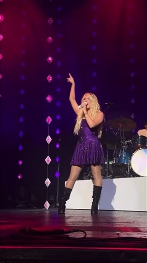 Freya's Impactful Performance of 'Bad Taste' at Stars Align Los Angeles