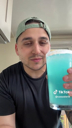 Titos vodka with Blue Raspberry lemonade Kool aid! #titos #titosvokda #koolaid #bluekoolaid #summerdrink #drinktok #easyrecipe #easydrinkrecipe #easydrinks #drinkideas #summerdrink #4thofjulydrink #4thofjulydrinks #blueraspberrylemonade