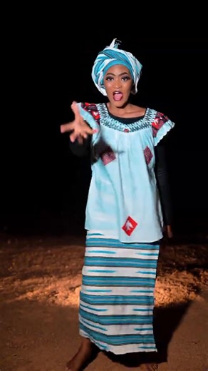 La créatrice de contenu @Noura Landy dévoile une interprétation visuelle de la chanson de Tanya. Un concept audacieux qui fait déjà parler… et qui pourrait bien devenir le prochain challenge TikTok ! Bravo | Tiwana 24