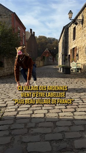 Nouveau joyau reconnu Ardennais ☀️ Nichée au cœur de la pointe des Ardennes, la commune médiévale de Hierges vient d’obtenir le prestigieux label « Plus Beaux Villages de France ». 🏰🌿 Entre son château, son église classée et ses maisons en pierre bleue, chaque ruelle pavée raconte l’histoire d’un patrimoine vivant. 🇫🇷 👉 Et vous, connaissiez-vous Hierges ? #Hierges #Ardennes #PlusBeauxVillagesDeFrance #VoyagerEnFrance #Patrimoine | Le Voyageur en France