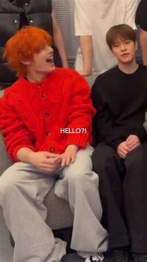 seungmin trying to escape from i.n and hans legs😭 #jeongin #straykidscomeback #fyp