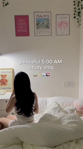 Used to spend hours reviewing lectures and trying to organize messy notes. Now I just hit record, and Ticnote transcribes and summarizes everything for me. It even helps me find key points faster when I review. @Mobvoi Official #TicNote #ai #shadow #ahamoment #transcript #chatgpt #studytok #viral #study #student #university #morningvlog