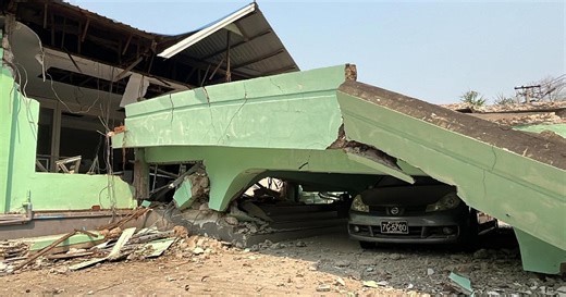 La scossa, lo spavento poi il panico: crolli, gente in strada. Cosa è successo in Asia