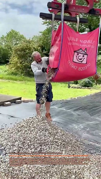 Schotter entladen mit dem Big-Bag: Effiziente Materialverteilung