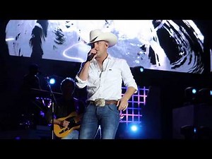 Justin Moore Performing "Somebody Else Will" at Countryfest 2017!