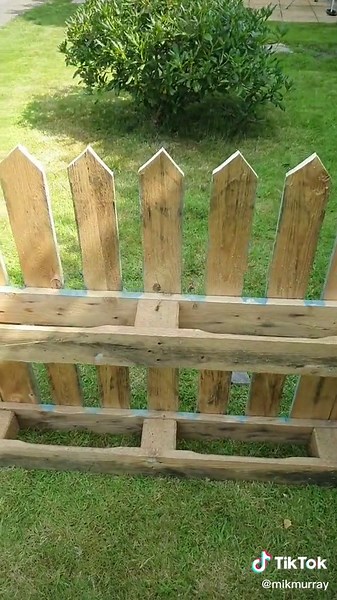DIY Pallet Fence Tutorial