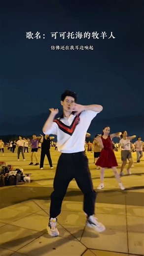 听说下雨天跳这个舞更配喔#广场舞 #你追梦我护航 #舞蹈